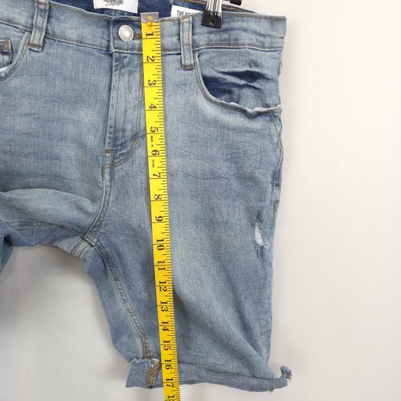 Kensie Jeans The Bermuda Shorts Womens 10 Light Wash Distressed Denim Rolled Hem - Picture 4 of 10